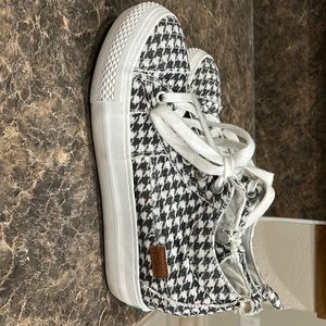 Cutest checkered blowfish tennis shoe